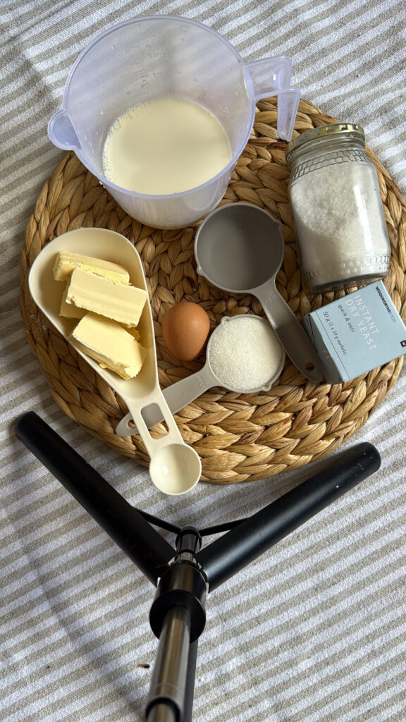 Cinnamon rolls ingredients